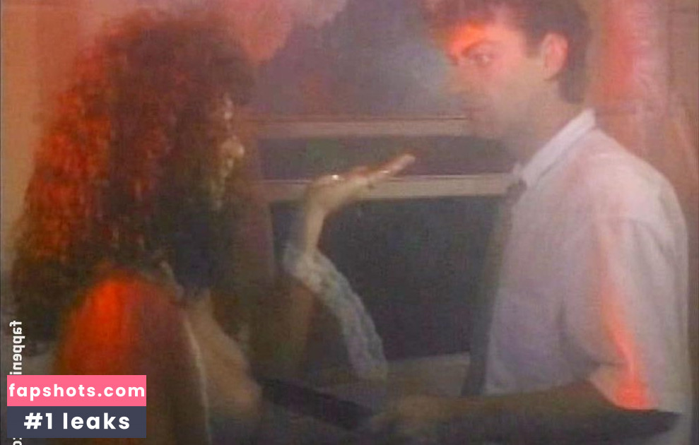 Amy Ballard nude babe gallery