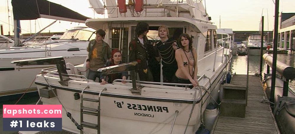 Amy Blackburn nude babe gallery