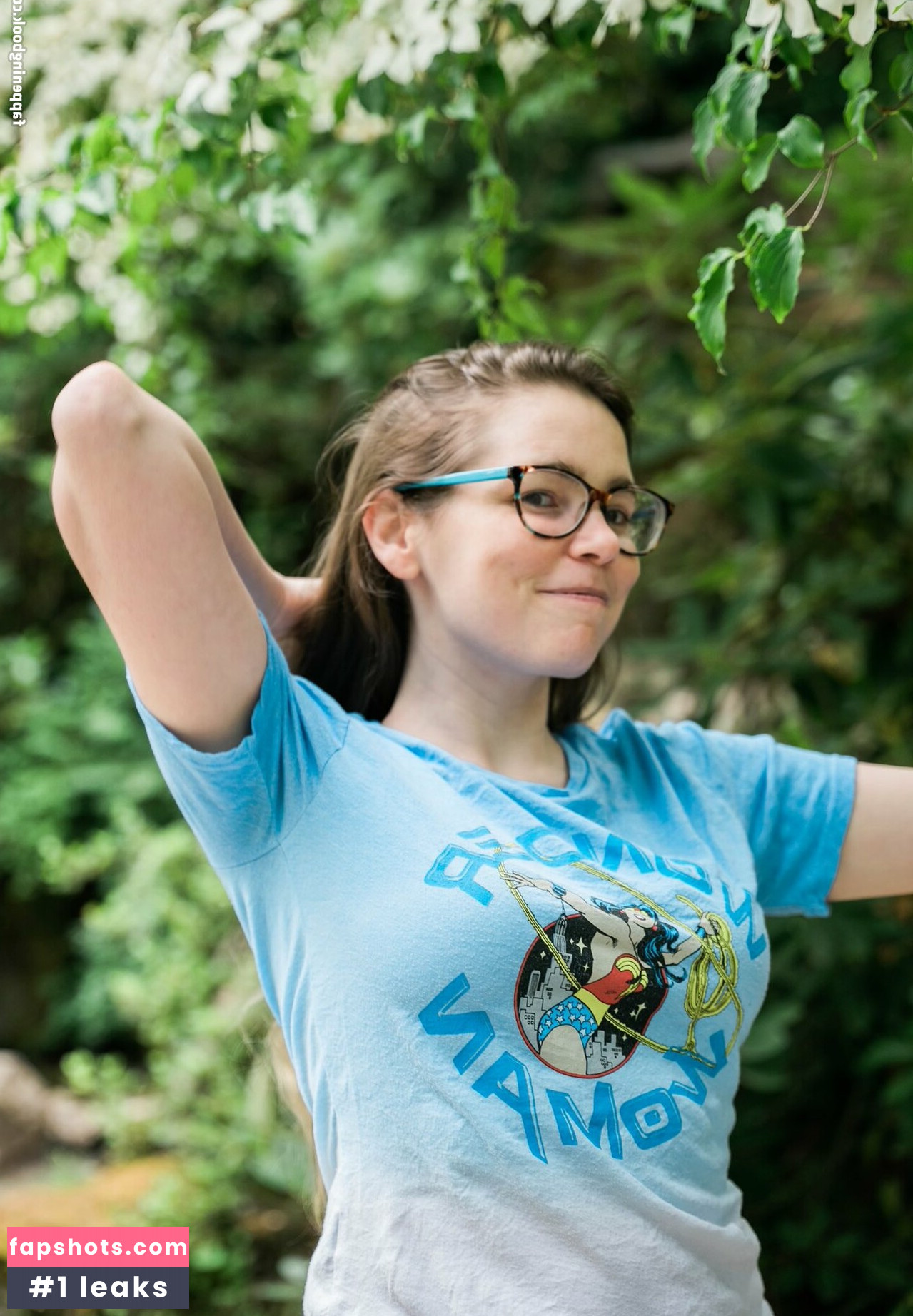 Amy Dallen nude babe gallery