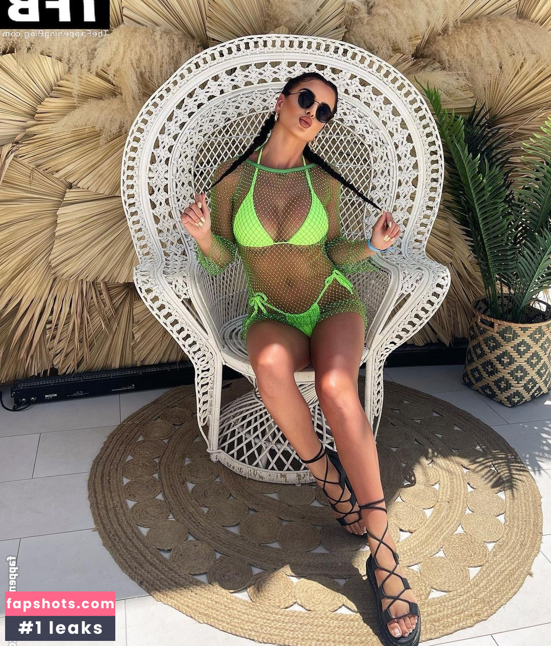 Amy Day gallery photo #34