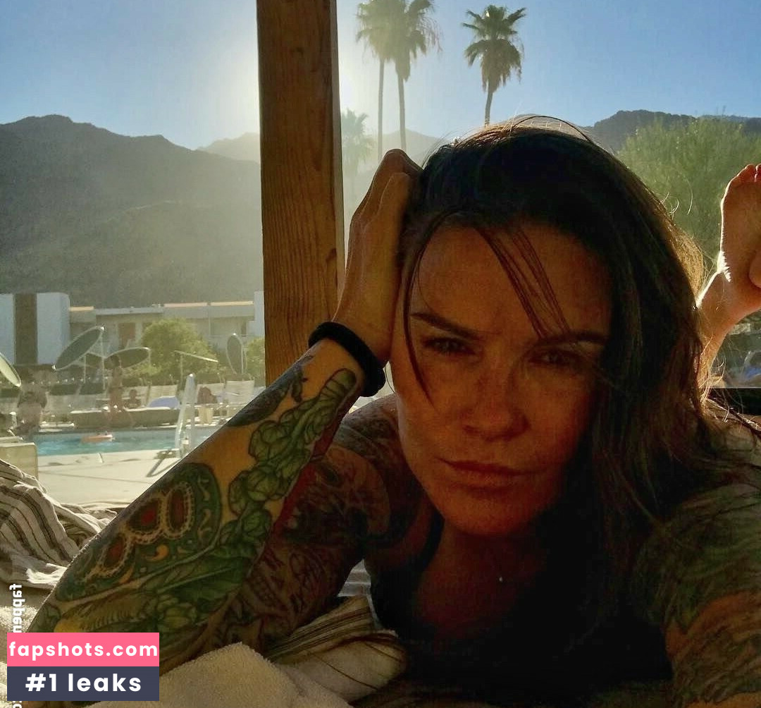 Amy Dumas gallery photo #52