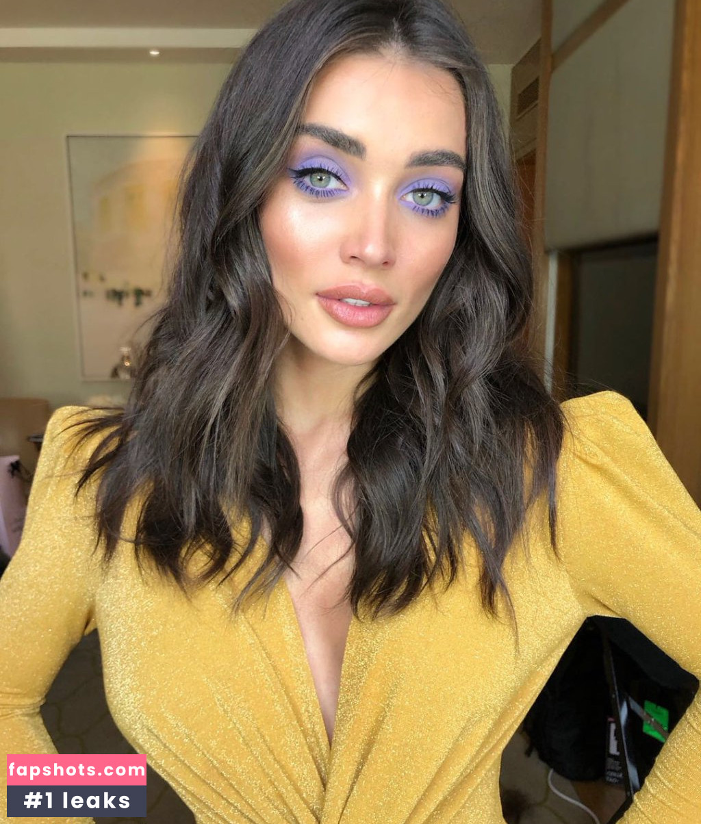 Amy Jackson nude babe gallery