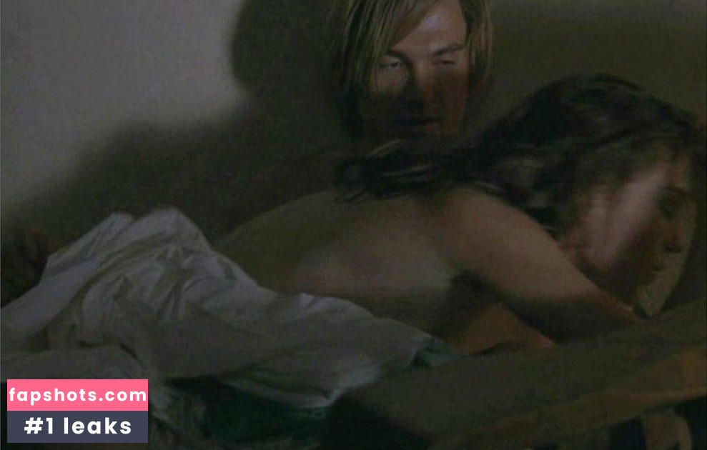 Amy Jo Johnson gallery photo #5