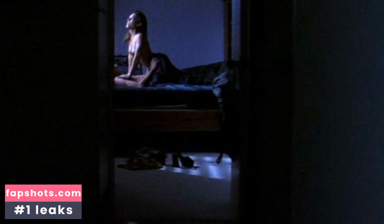 Amy Jo Johnson gallery photo #9