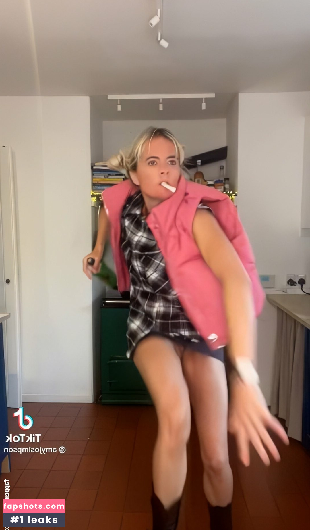 Amy Jo Simpson gallery photo #9