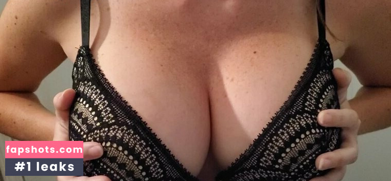 Amy Kupps nude babe gallery