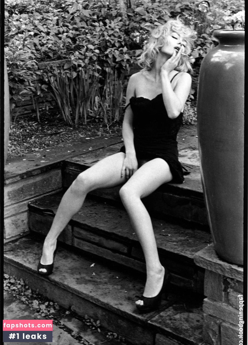 Amy Nicole Hood gallery photo #9