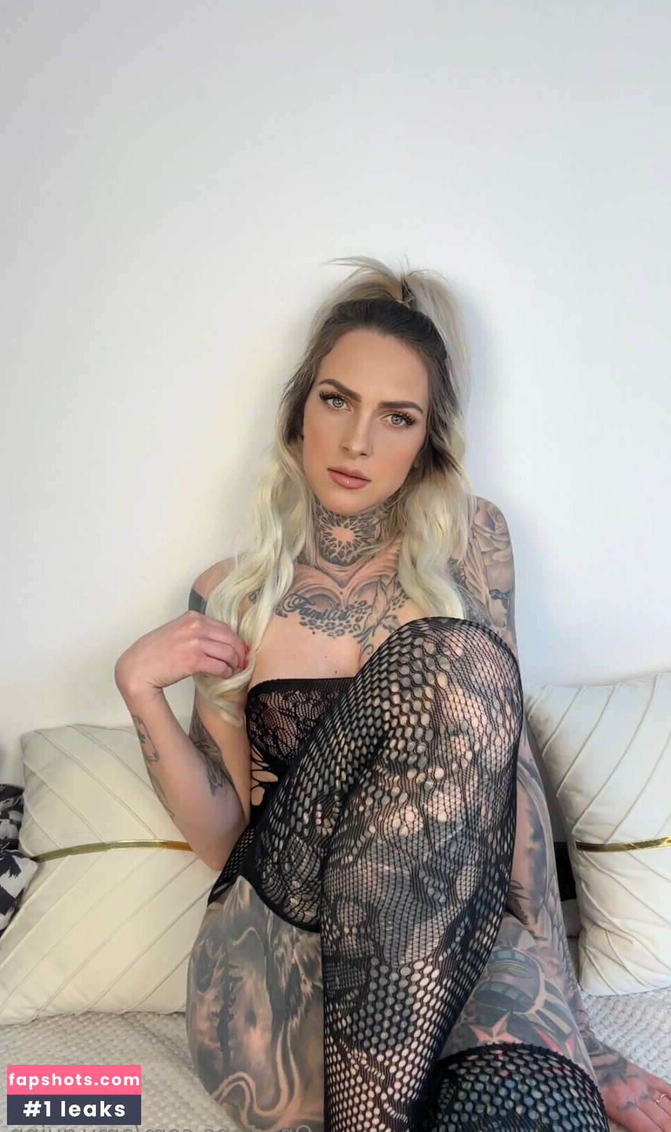 Amy Quinn gallery photo #16