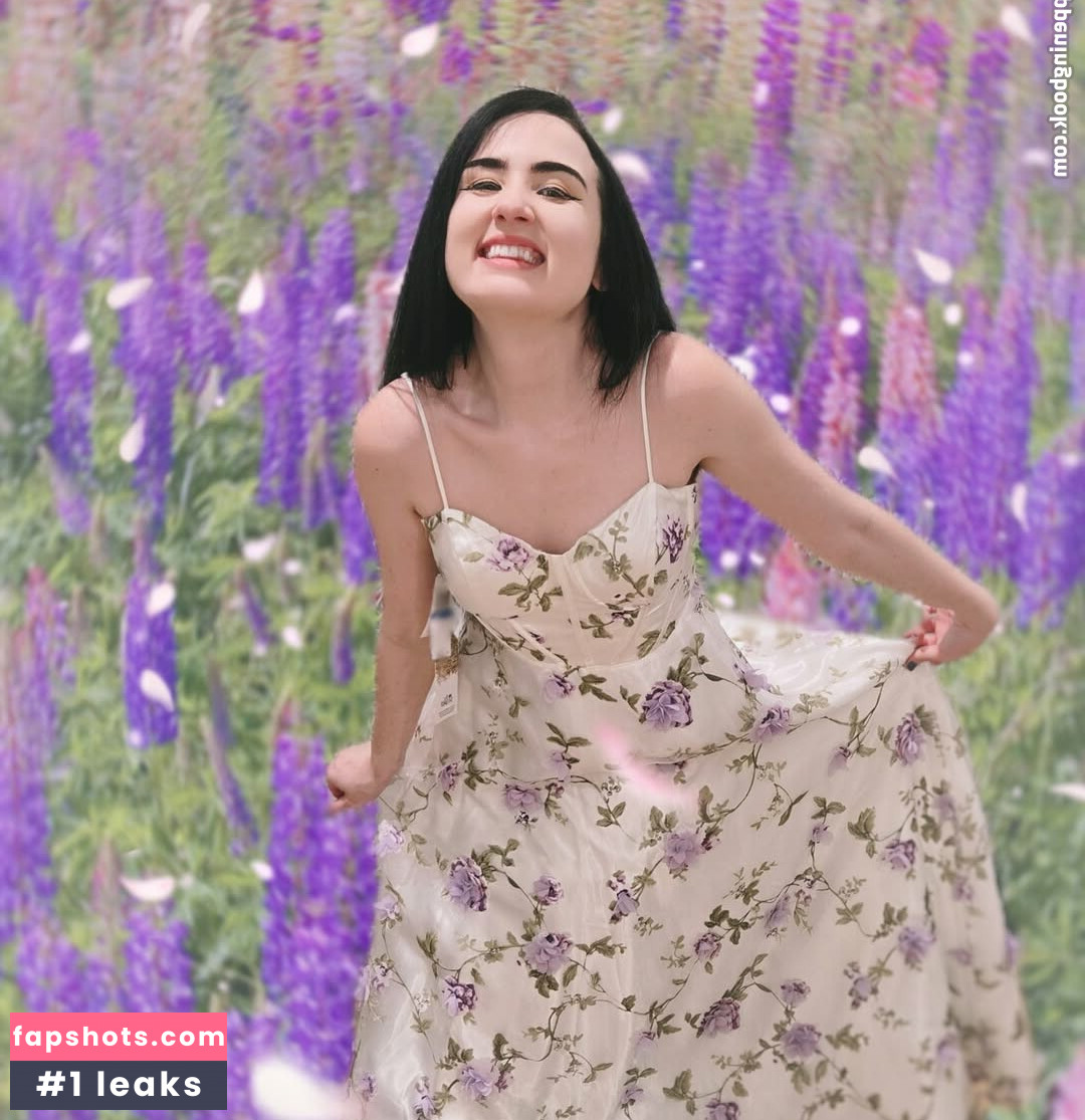 Amy Roberts gallery photo #11