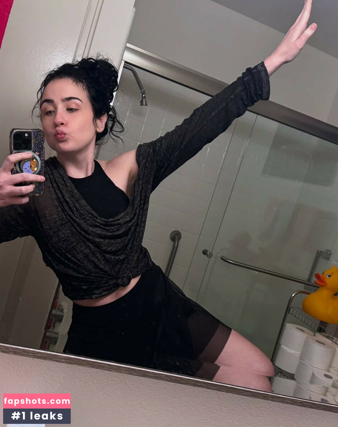 Amy Roberts gallery photo #12