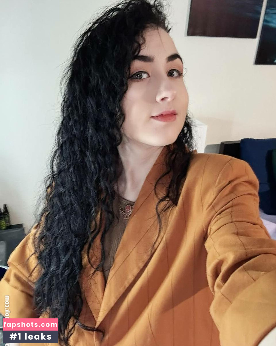 Amy Roberts gallery photo #14