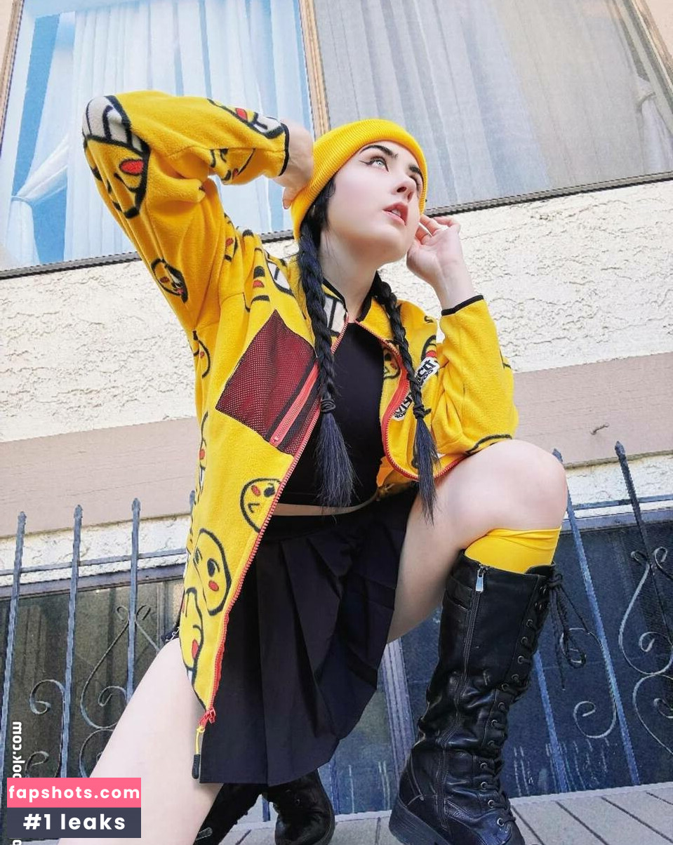 Amy Roberts gallery photo #15