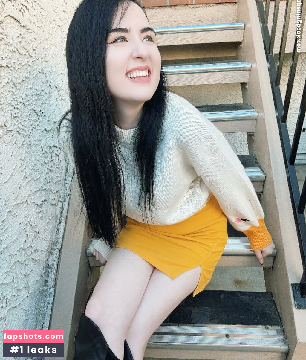 Amy Roberts gallery photo #16