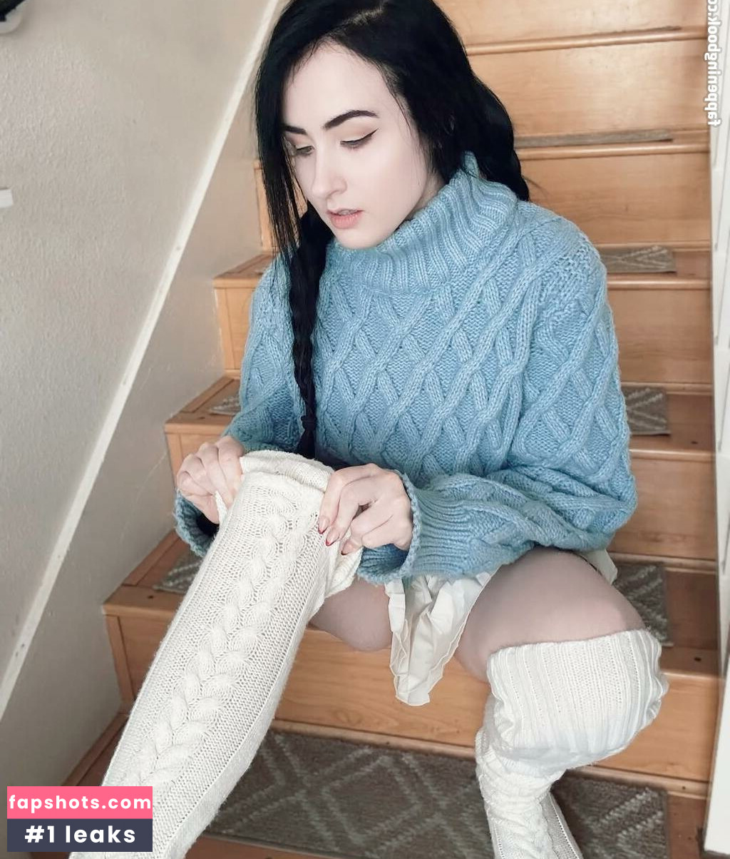 Amy Roberts gallery photo #17