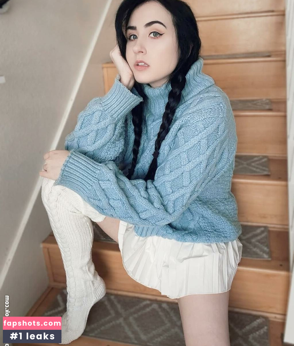 Amy Roberts gallery photo #18