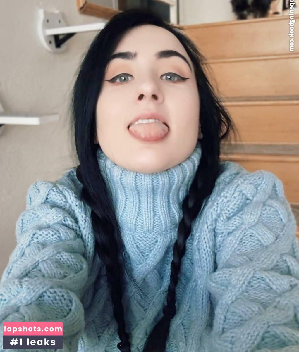 Amy Roberts gallery photo #20