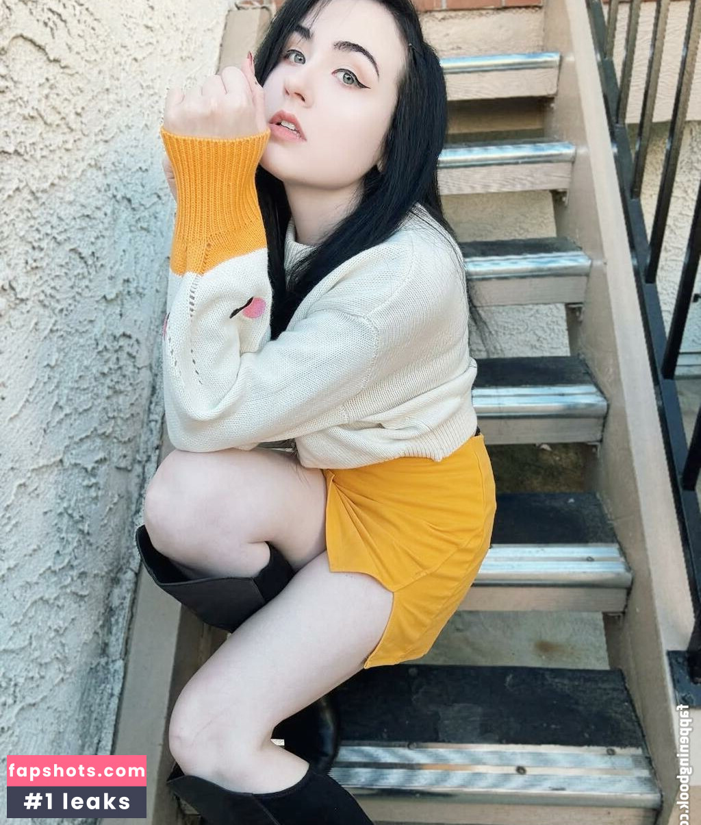 Amy Roberts gallery photo #21