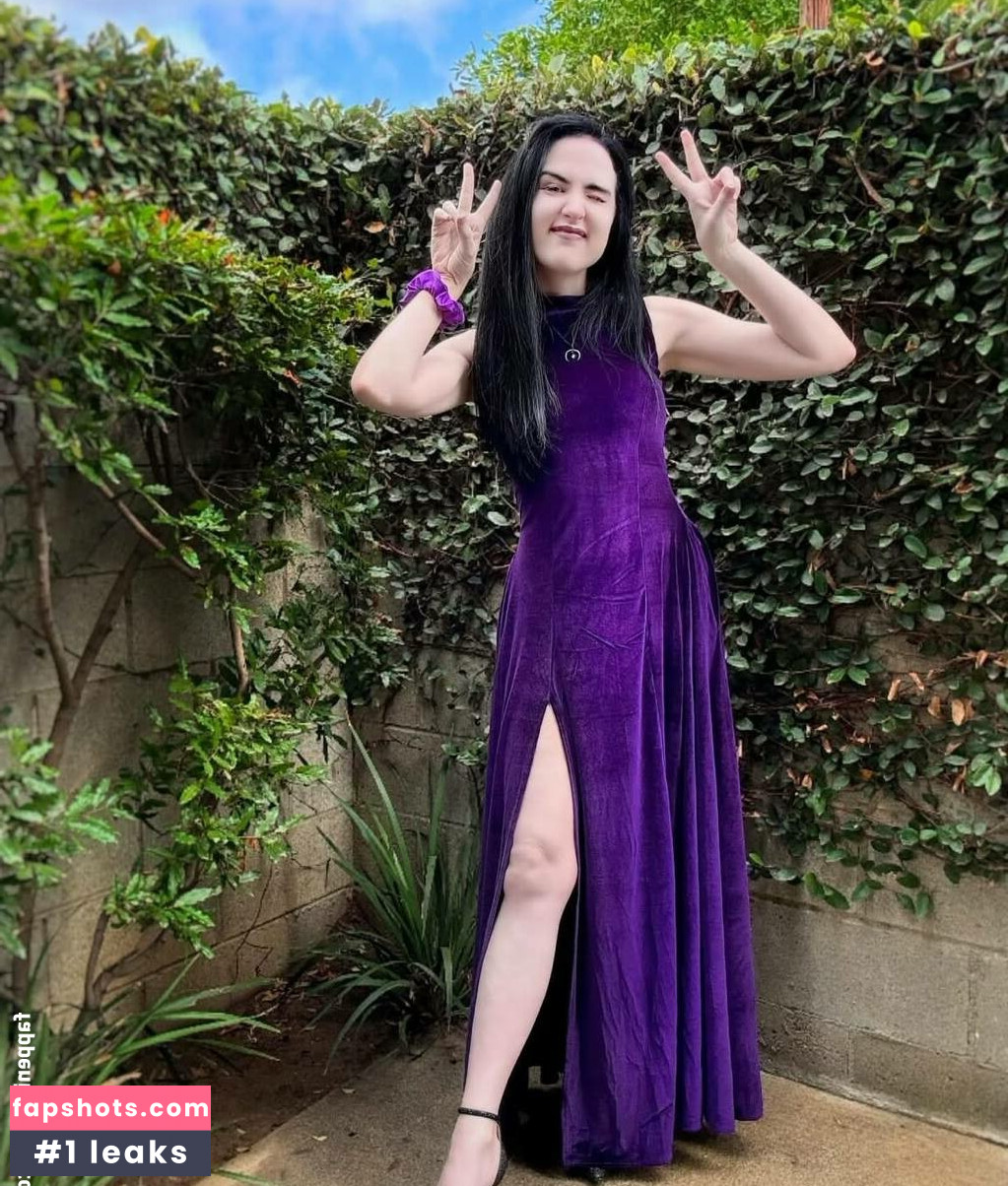 Amy Roberts gallery photo #22