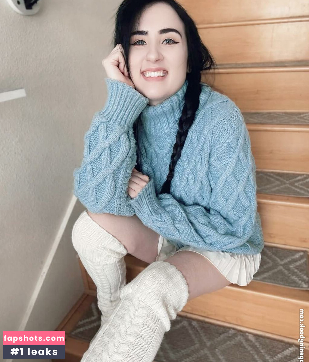 Amy Roberts gallery photo #24