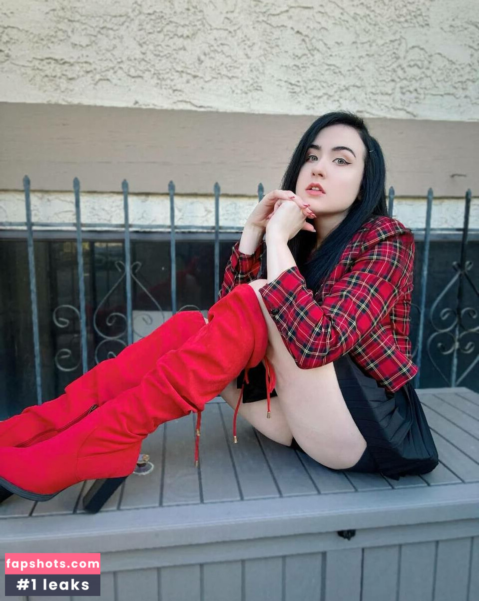 Amy Roberts gallery photo #25