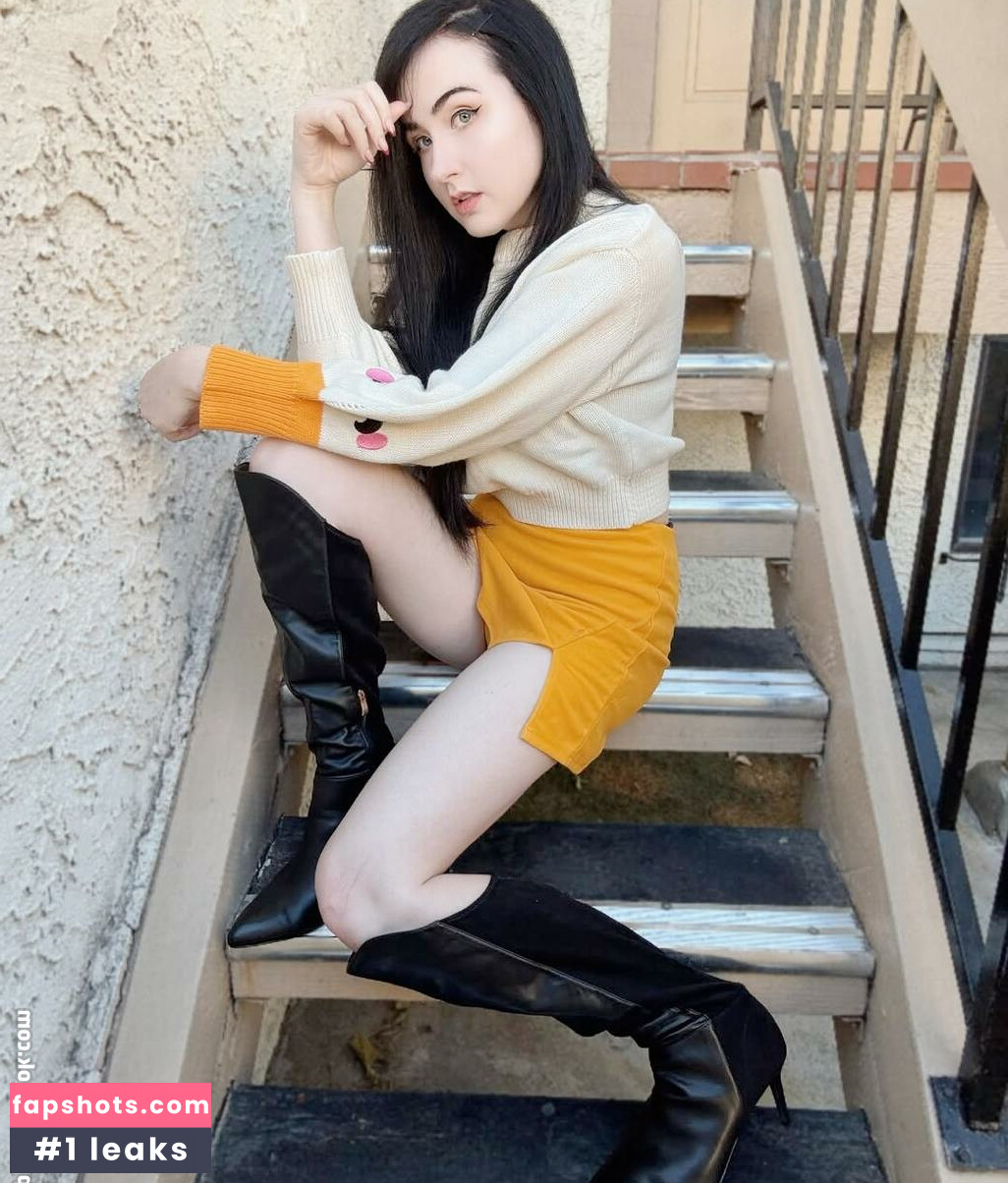 Amy Roberts gallery photo #26