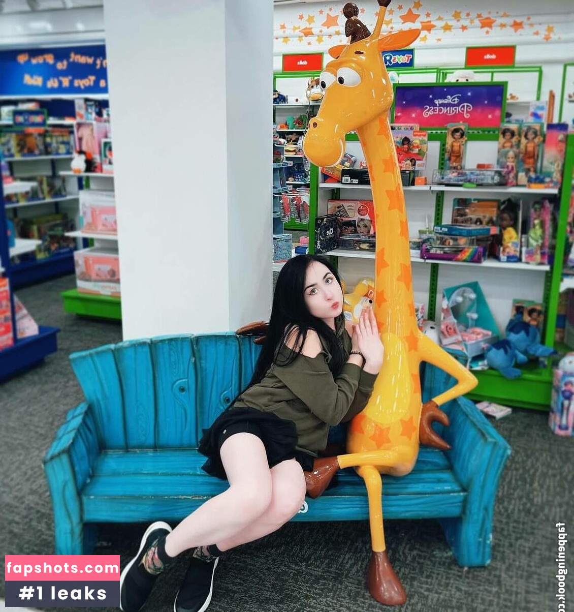 Amy Roberts gallery photo #27