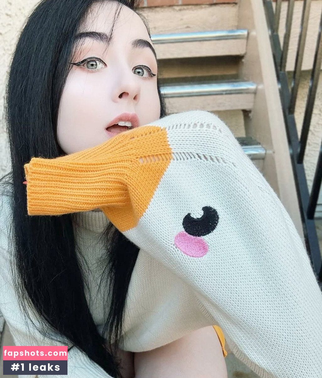 Amy Roberts gallery photo #28