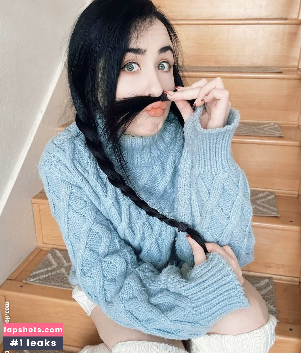 Amy Roberts gallery photo #29