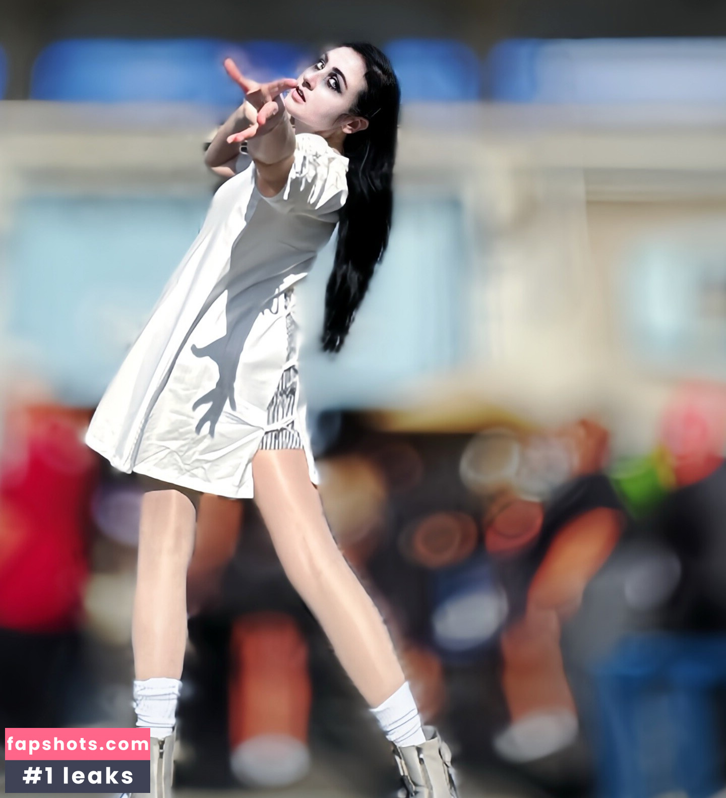 Amy Roberts gallery photo #6