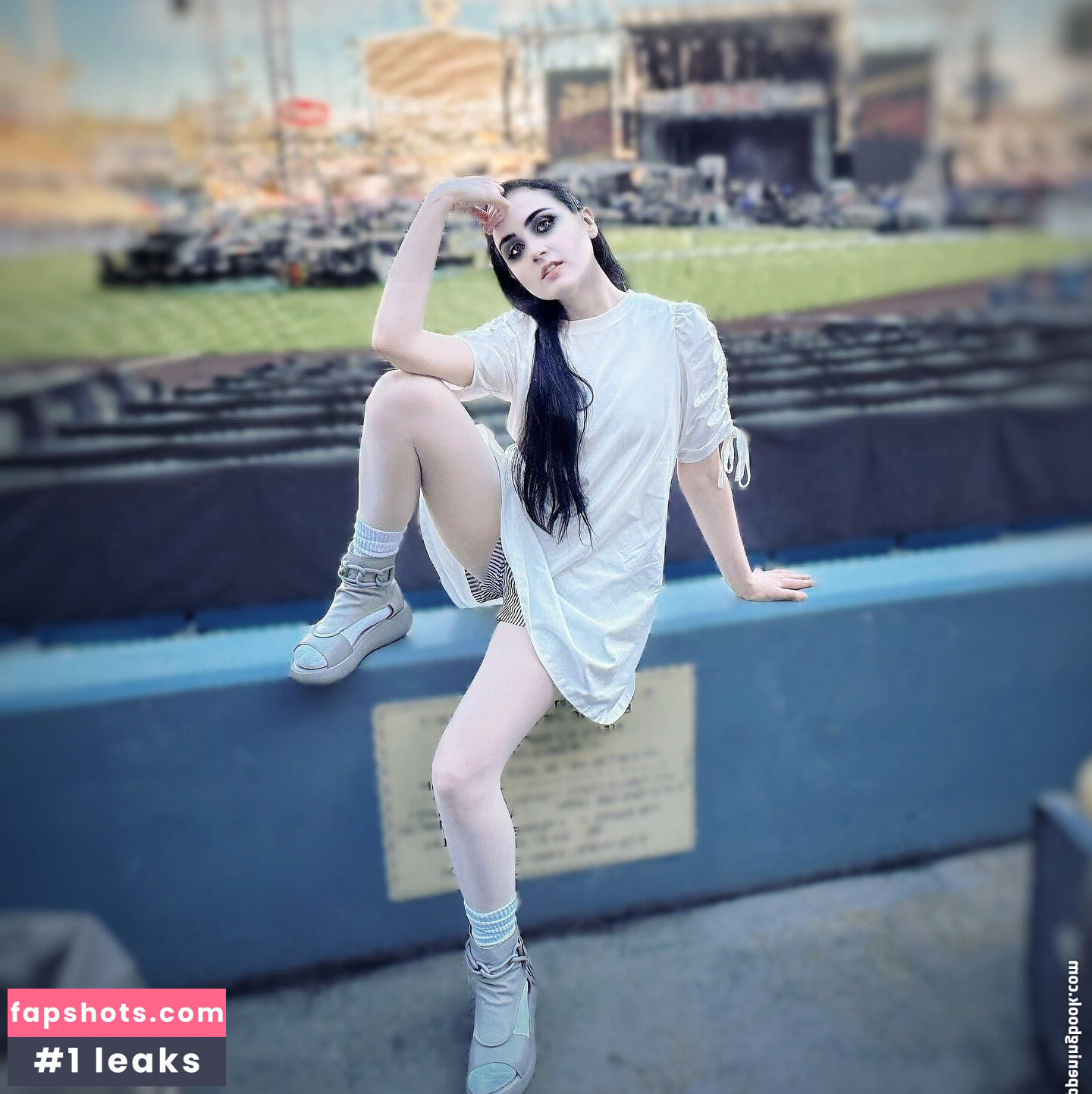 Amy Roberts gallery photo #7