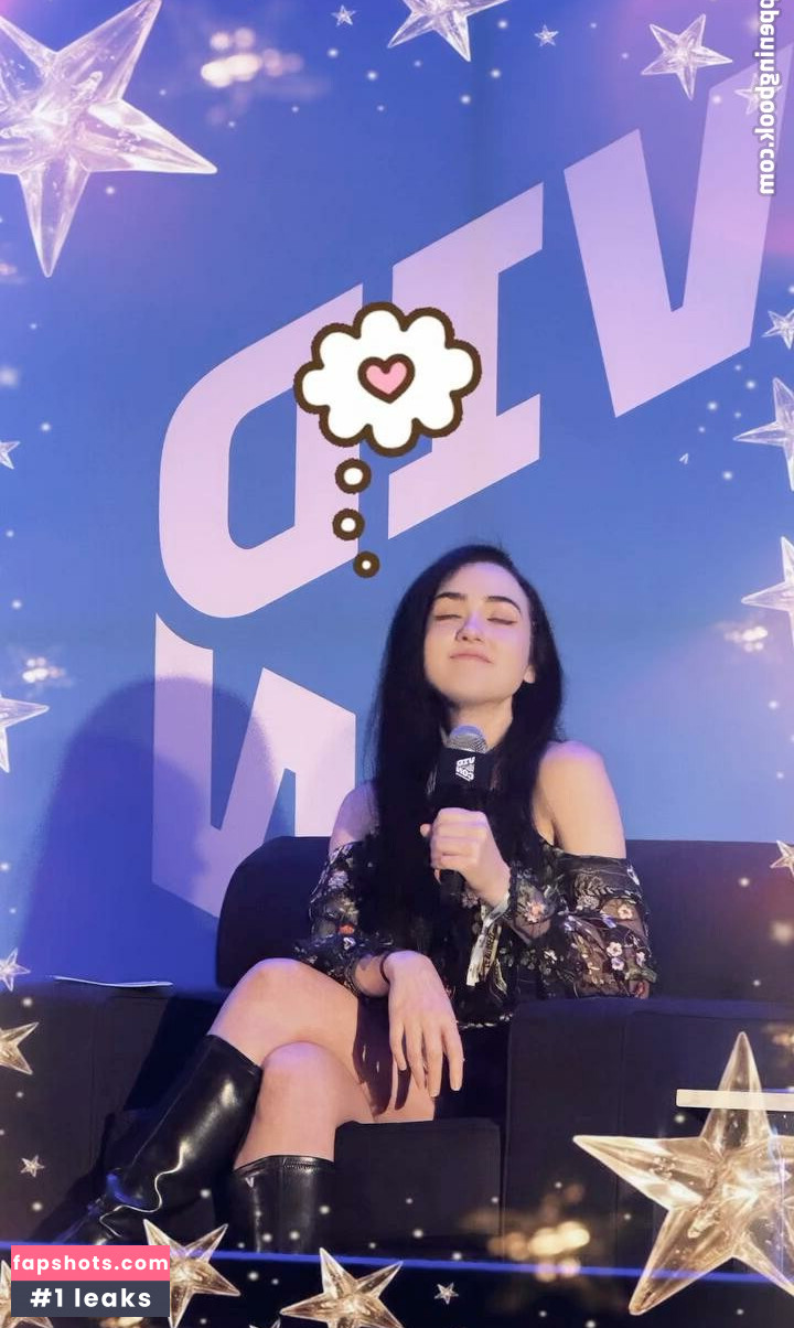 Amy Roberts nude babe gallery