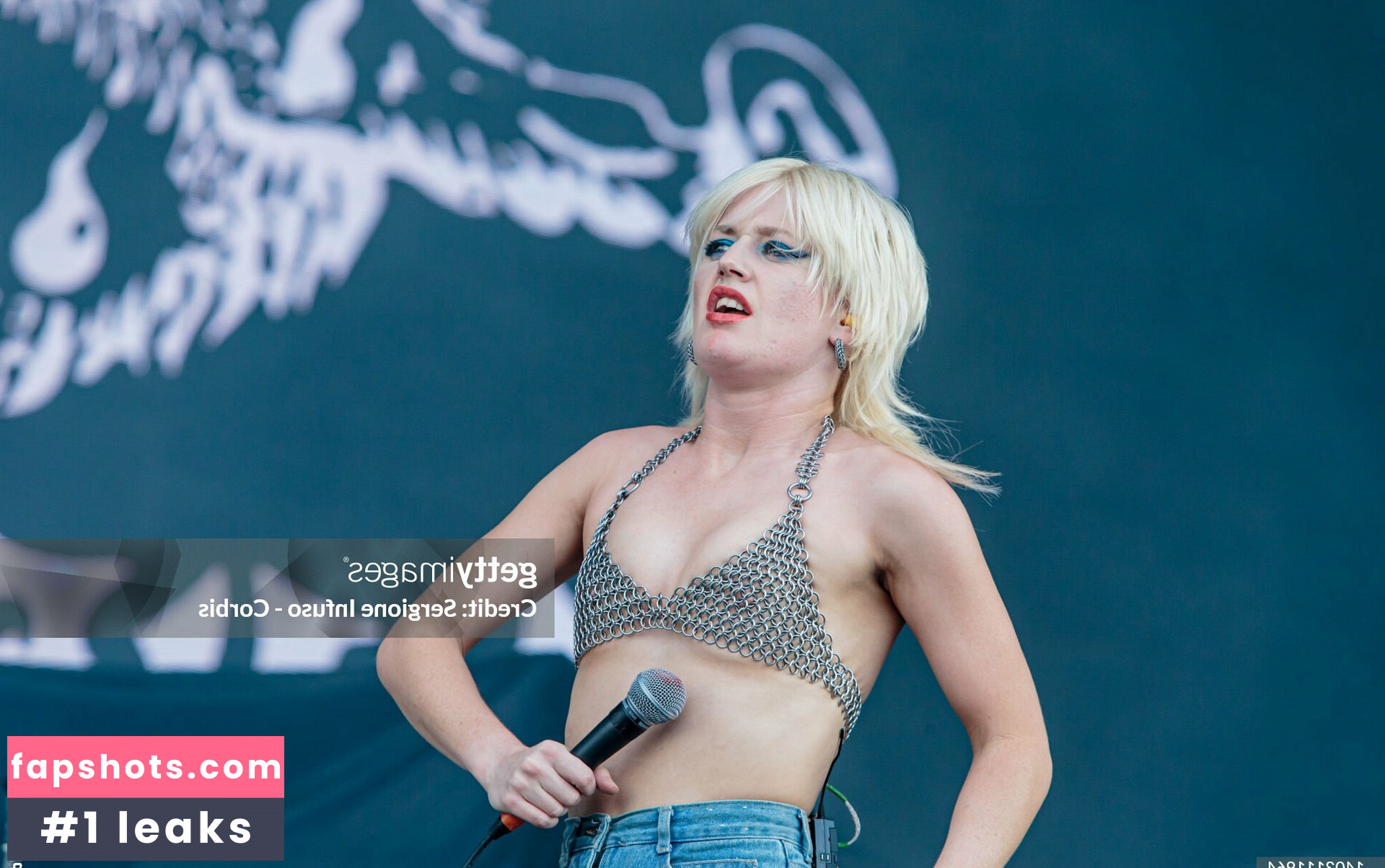 Amy Taylor gallery photo #27