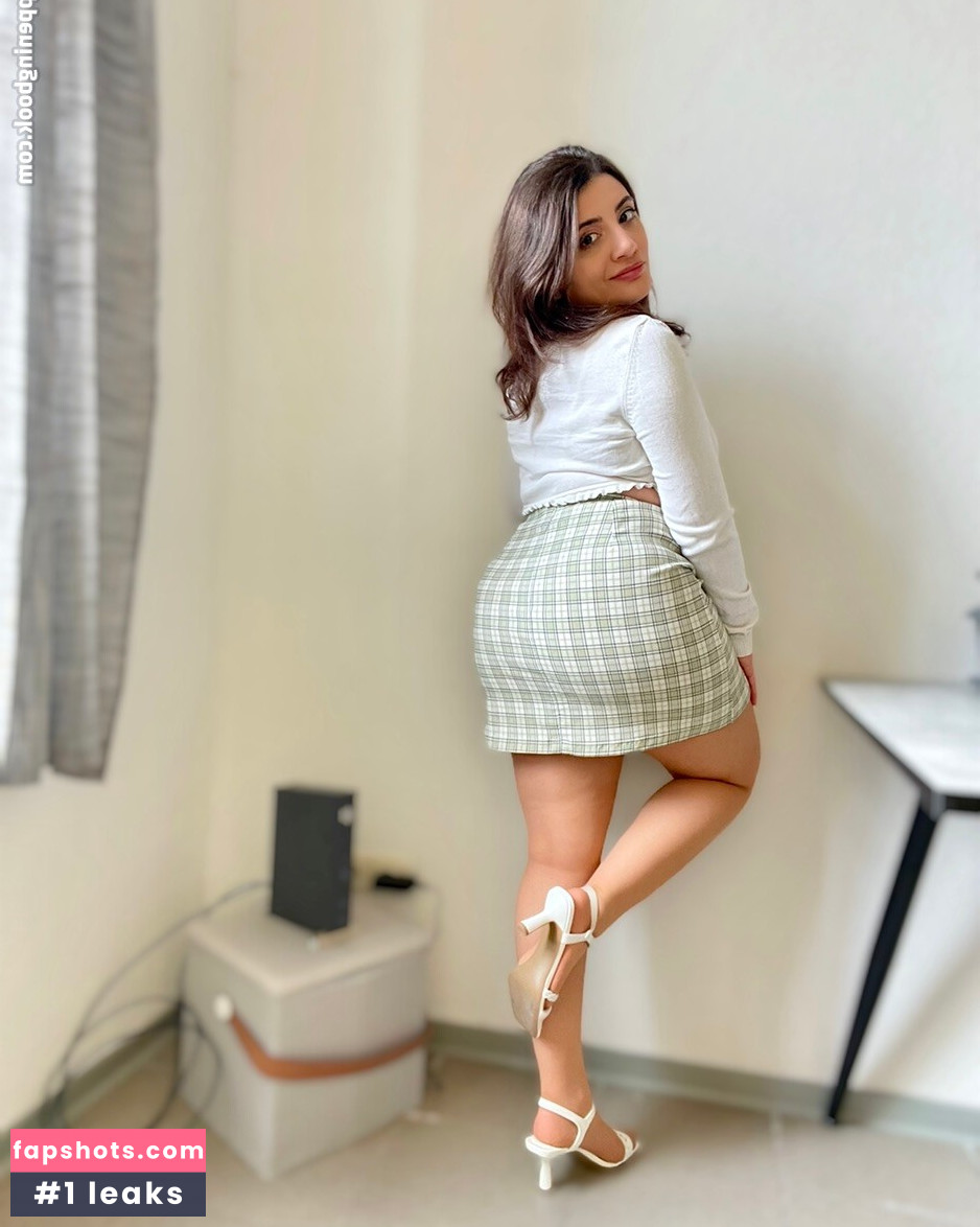 Ana Allabout gallery photo #18