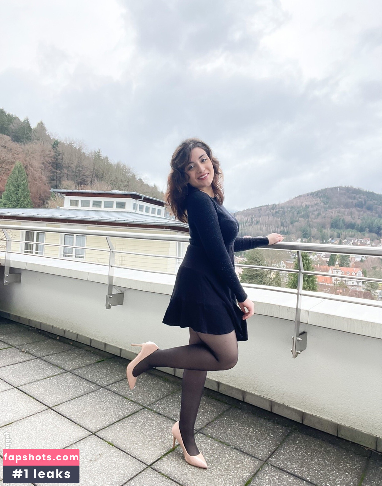 Ana Allabout gallery photo #20