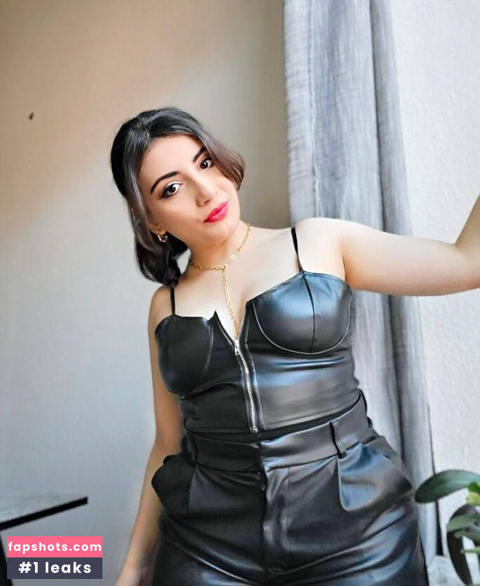 Ana Allabout gallery photo #33