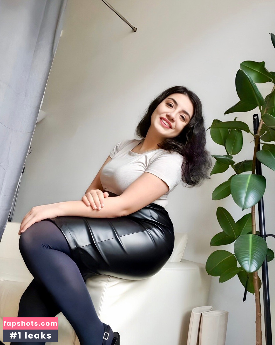 Ana Allabout gallery photo #44