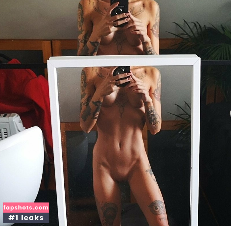 Ana Almeida gallery photo #16