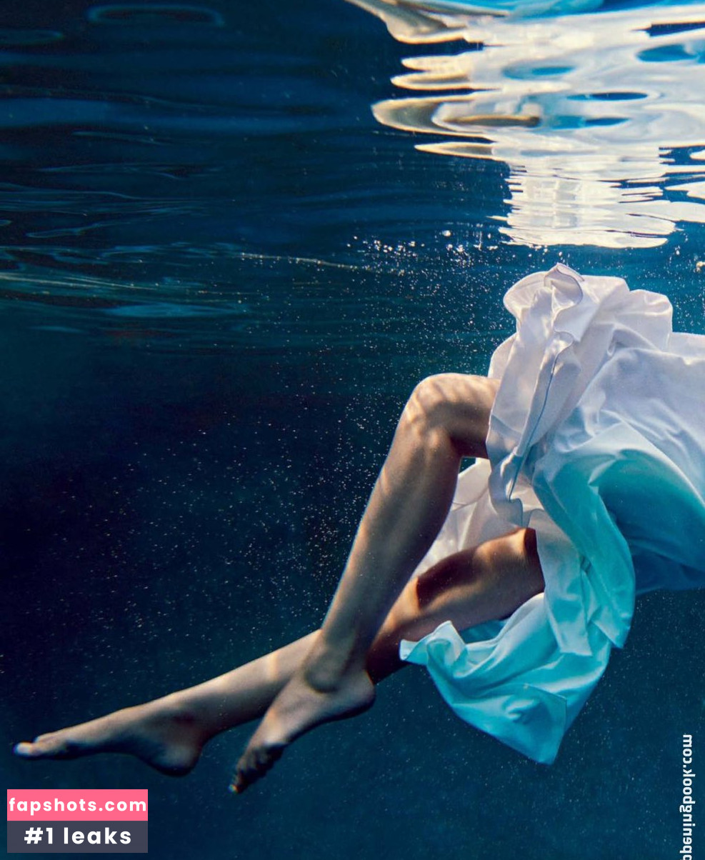 Ana Beatriz Barros gallery photo #100