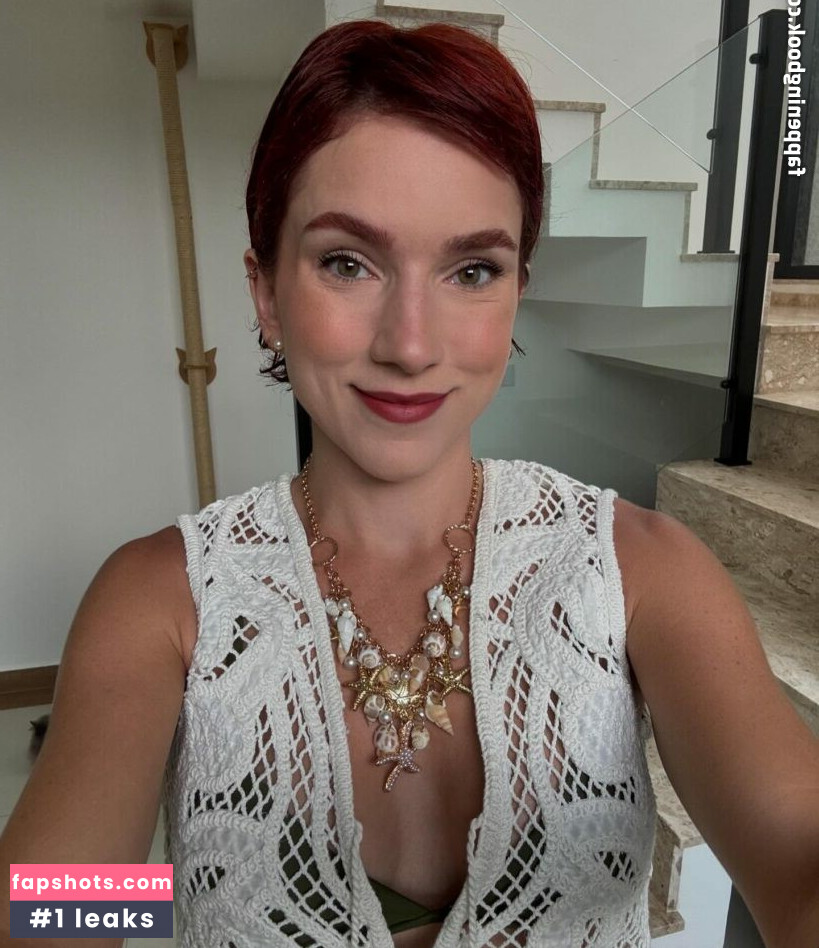 Ana Bochi gallery photo #14