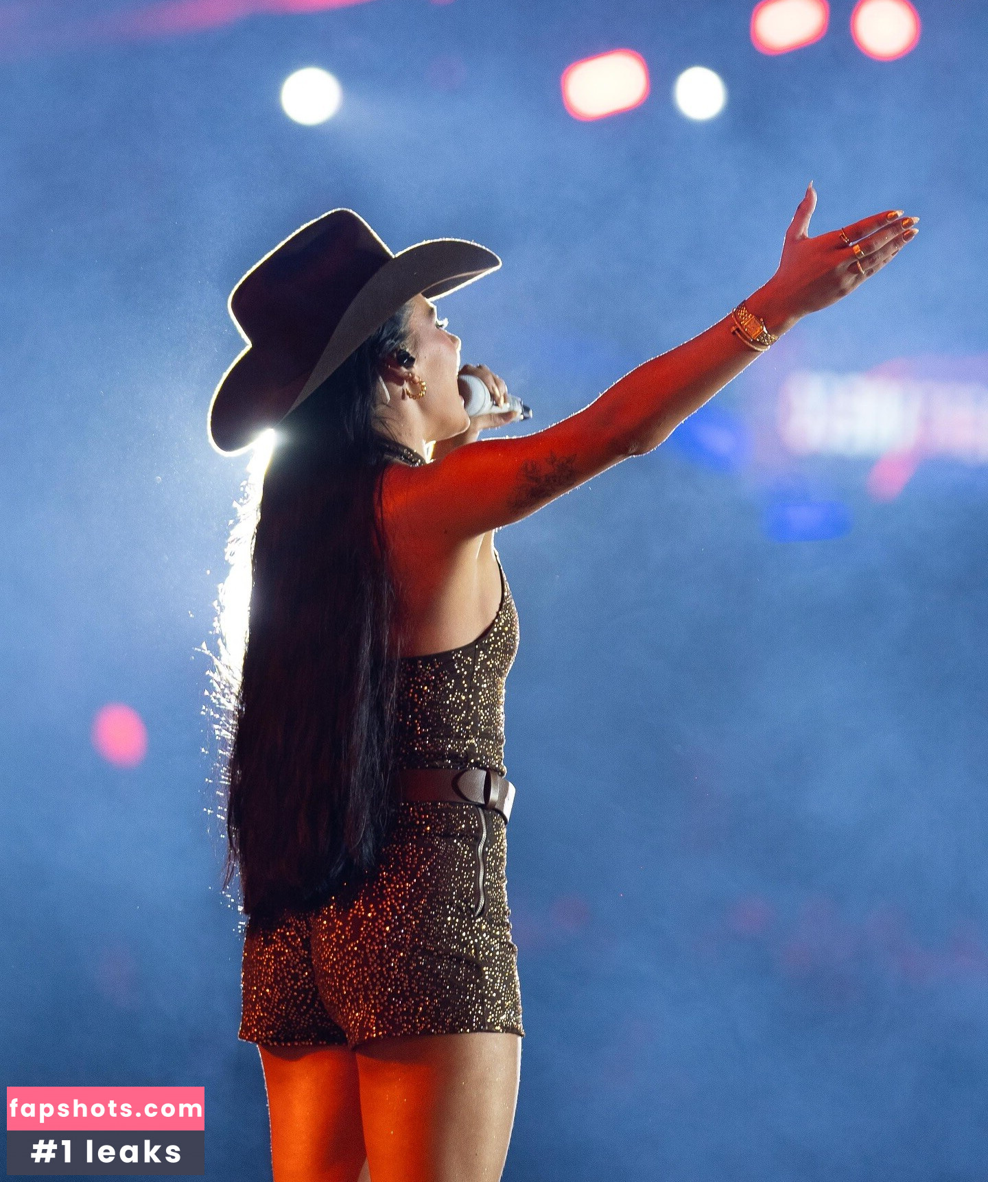 Ana Castela nude babe gallery