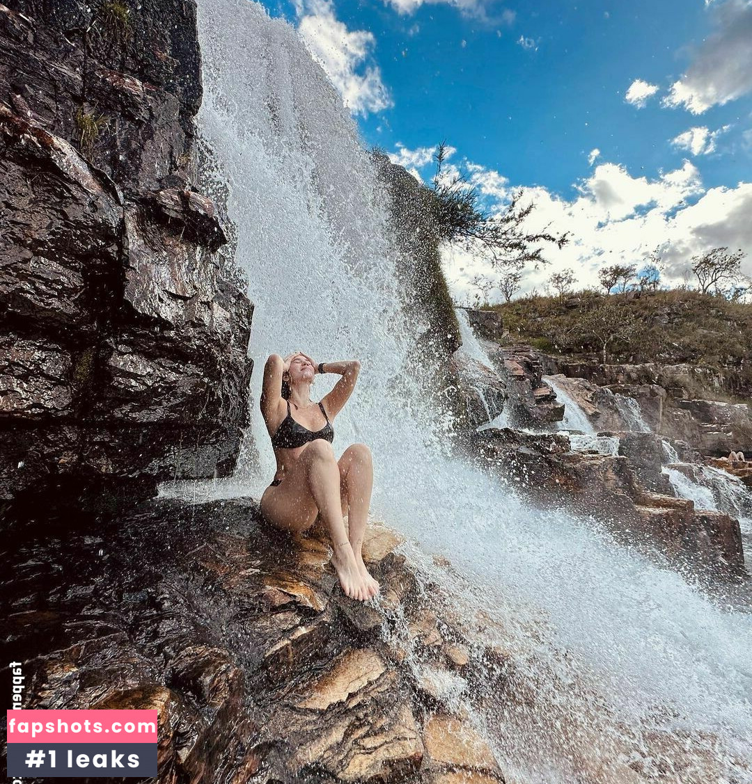 Ana Clara Lima gallery photo #14