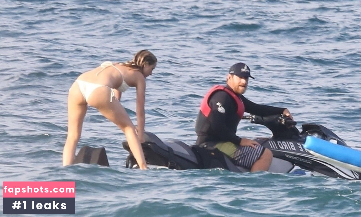 Ana de Armas gallery photo #1087