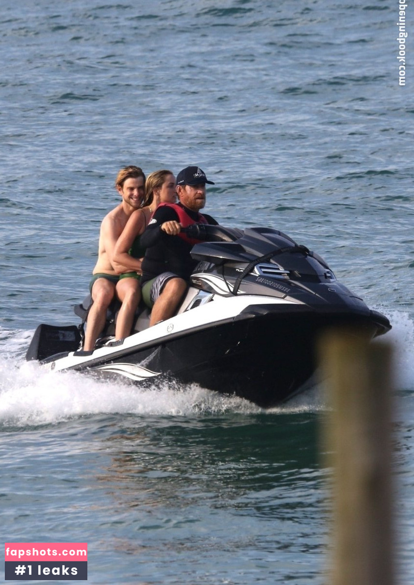 Ana de Armas gallery photo #1088