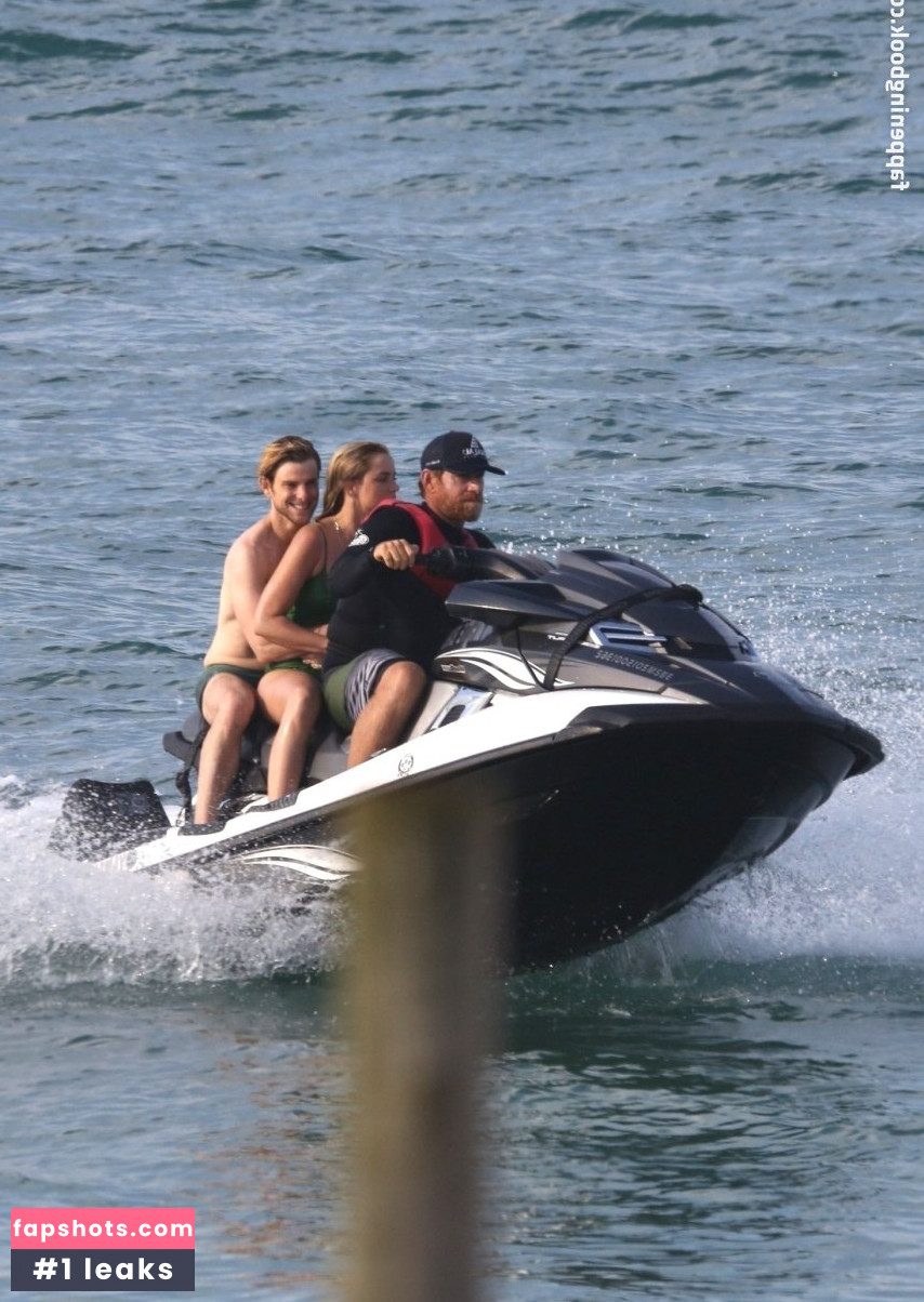 Ana de Armas gallery photo #1096