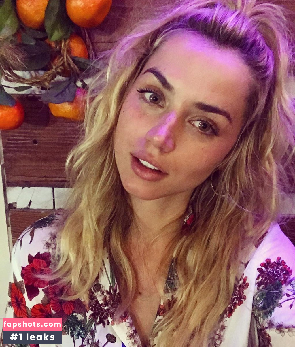 Ana de Armas gallery photo #1129