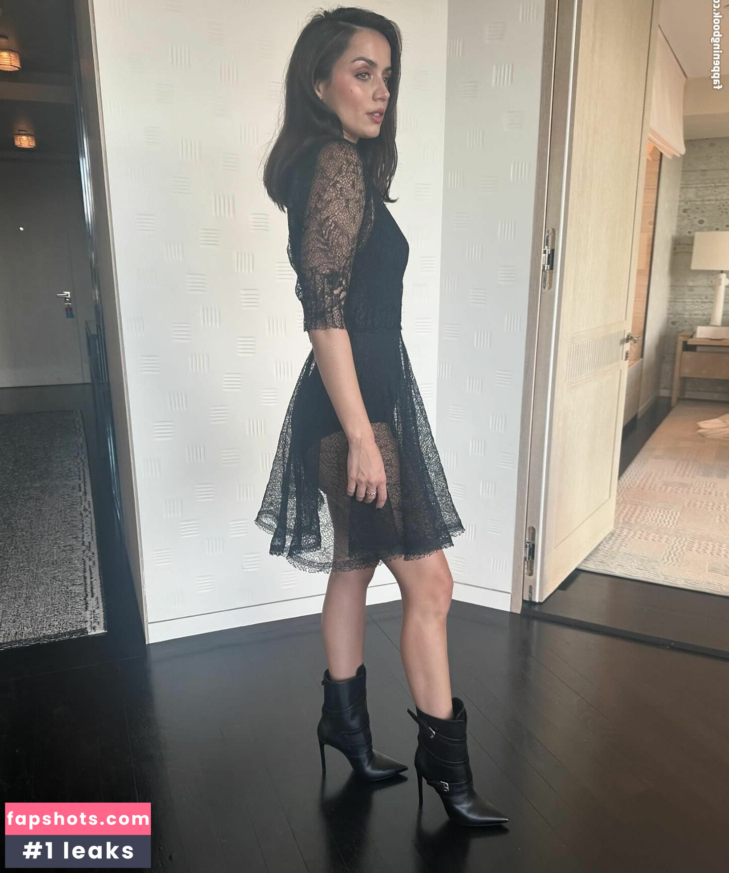 Ana de Armas gallery photo #287