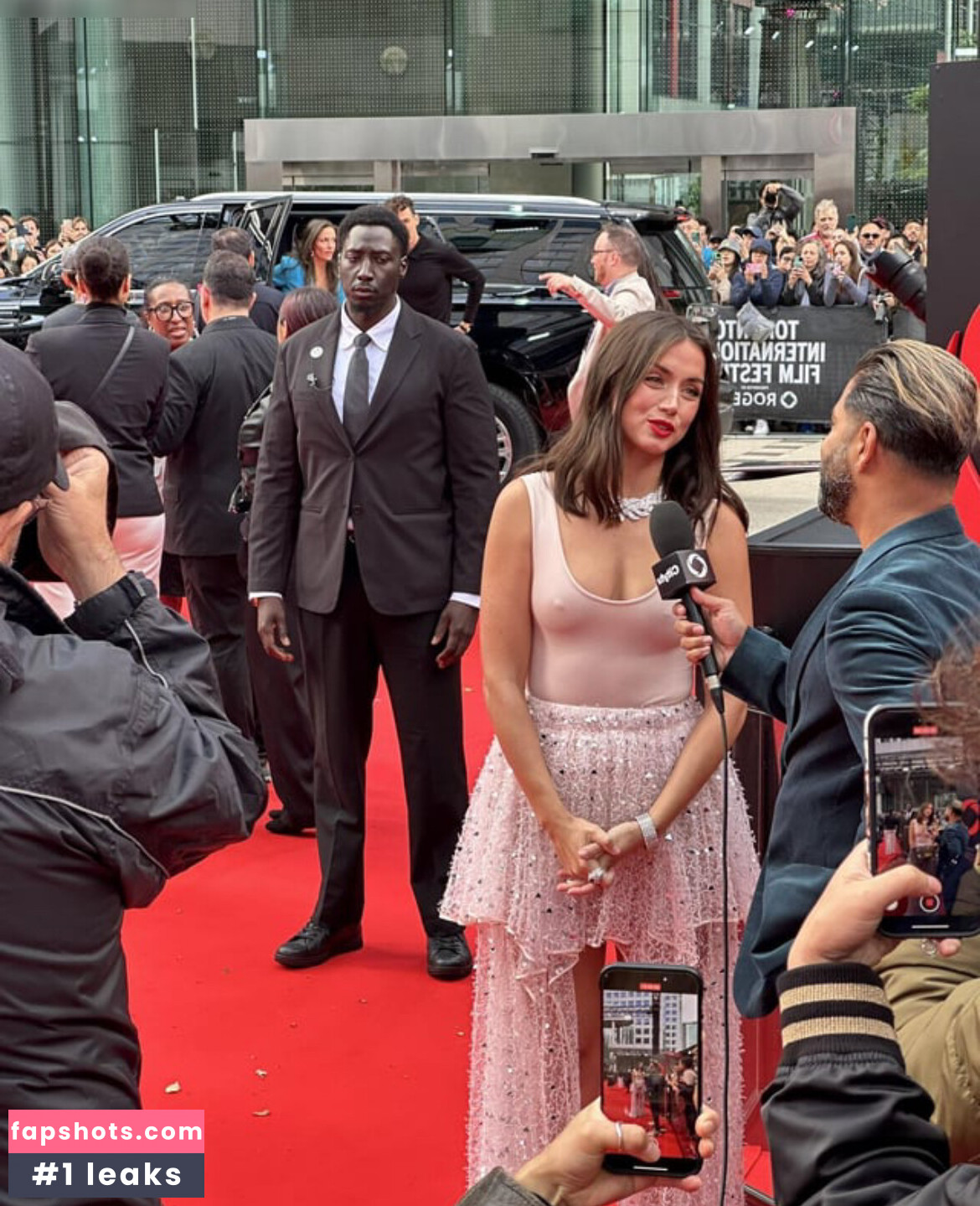 Ana de Armas gallery photo #325