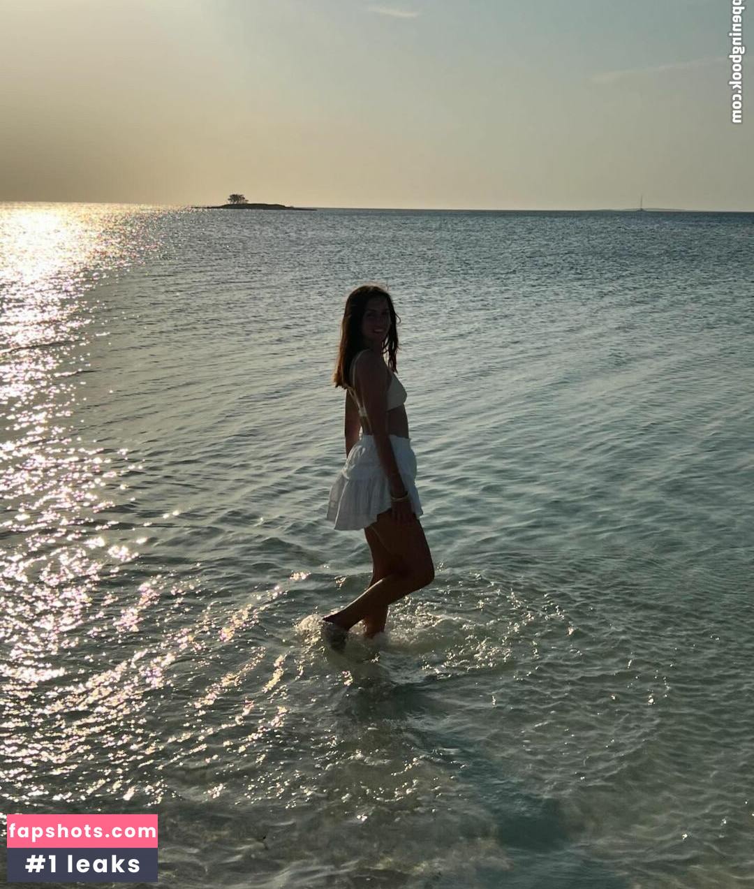 Ana de Armas gallery photo #384