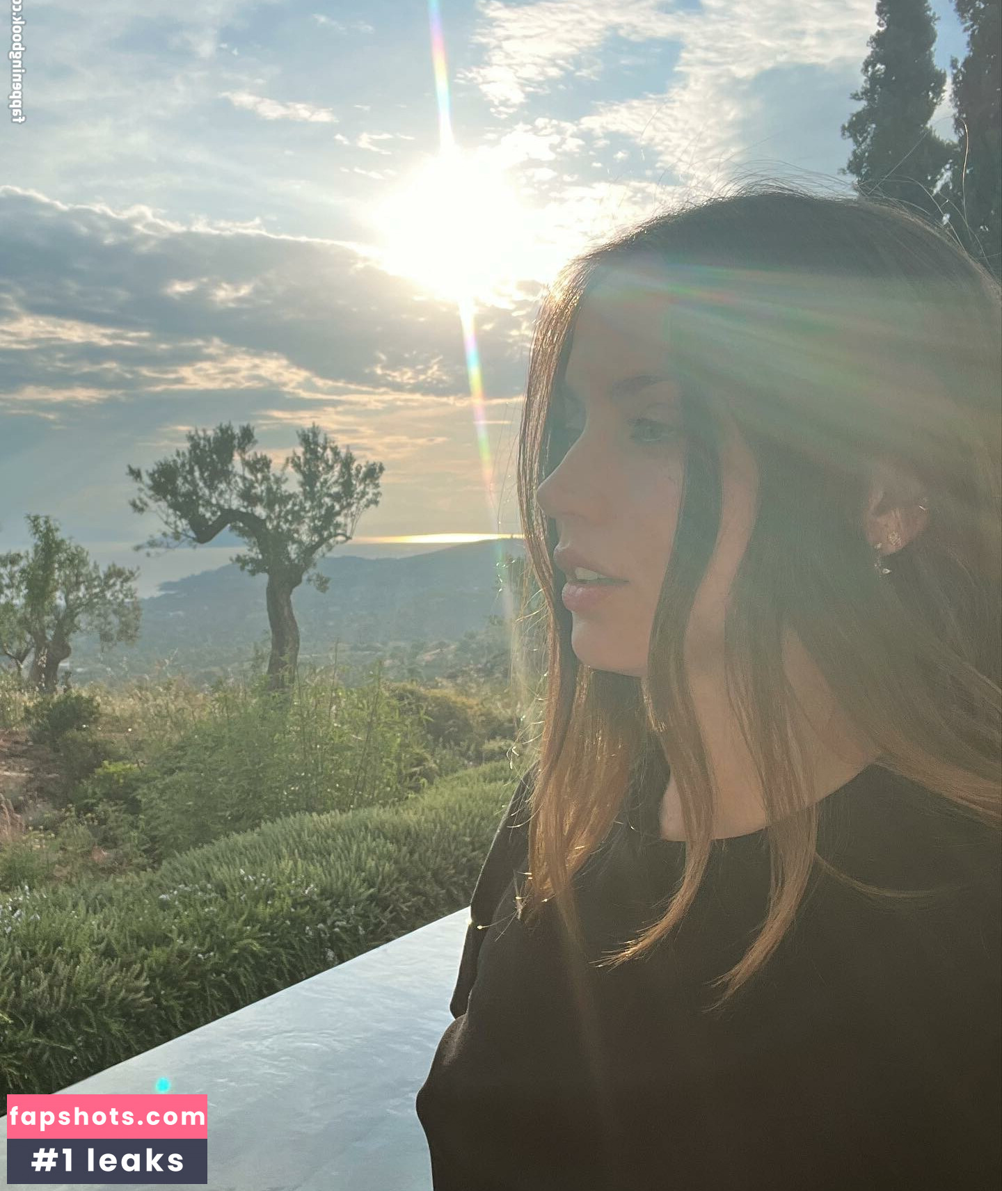 Ana de Armas gallery photo #439