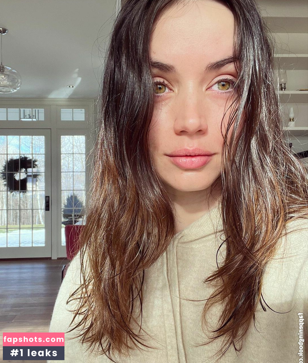 Ana de Armas gallery photo #542